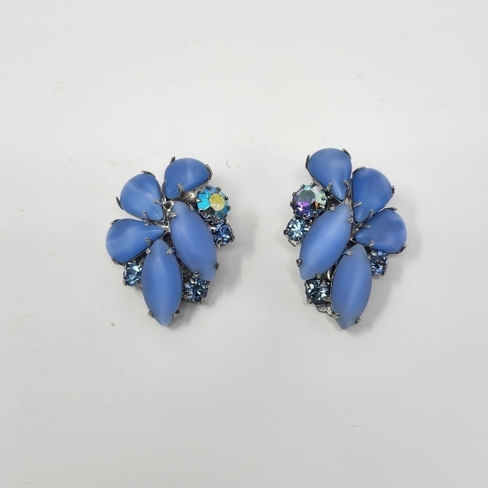 VINTAGE LAVENDER RINEESTONE CLIP-ON EARRINGS - Picture 4 of 4